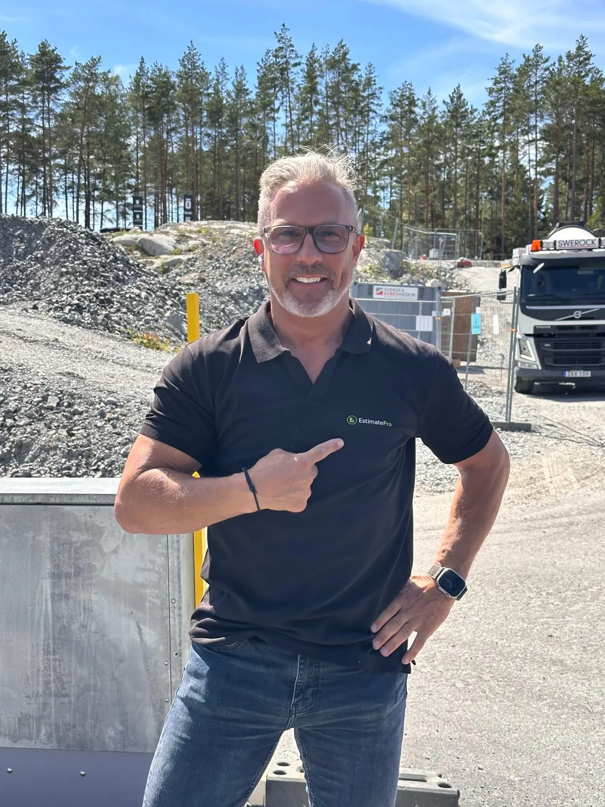 Byggnadsarbetare använder EP-Tracker på byggarbetsplats